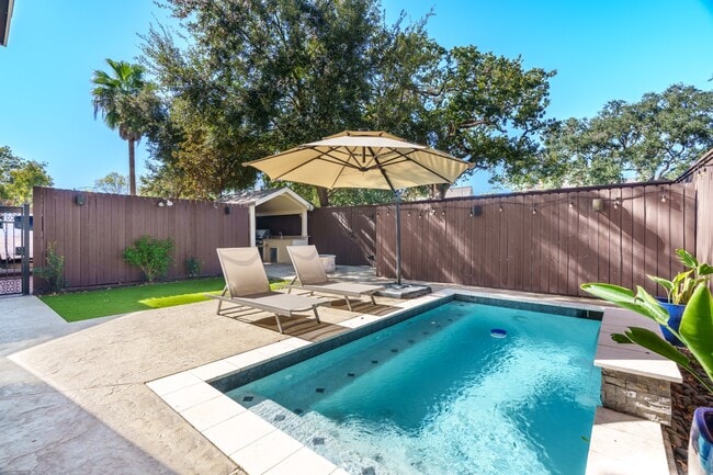 property at 225 Knox St