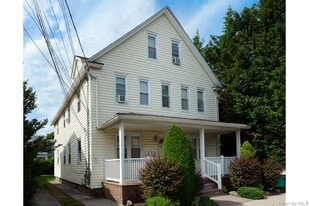 29 Locust St in Greenvale, NY - Building Photo