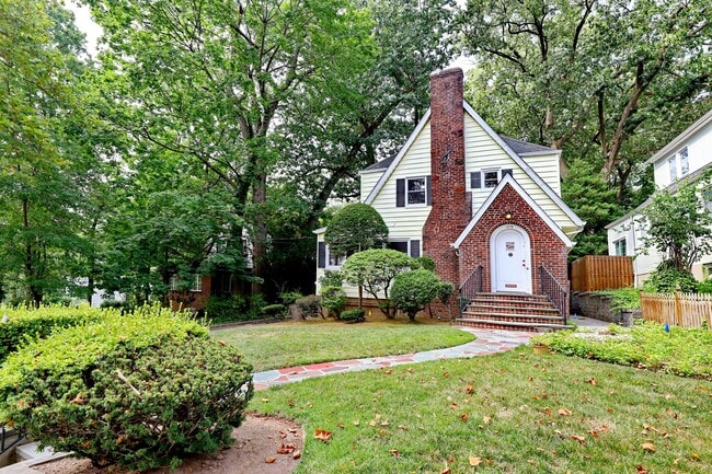property at 1272 E Laurelton Pkwy