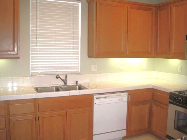 2894 Echo Springs Dr in Corona, CA - Building Photo - Building Photo