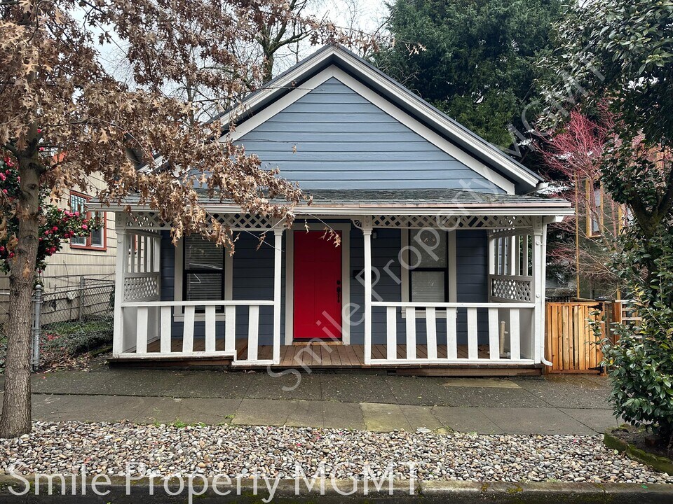 119 S Meade St in Portland, OR - Building Photo
