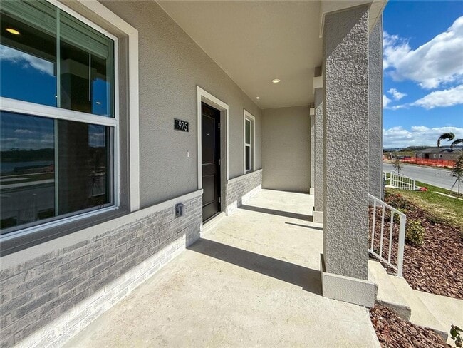 1975 Stake Out Wy in Apopka, FL - Foto de edificio - Building Photo