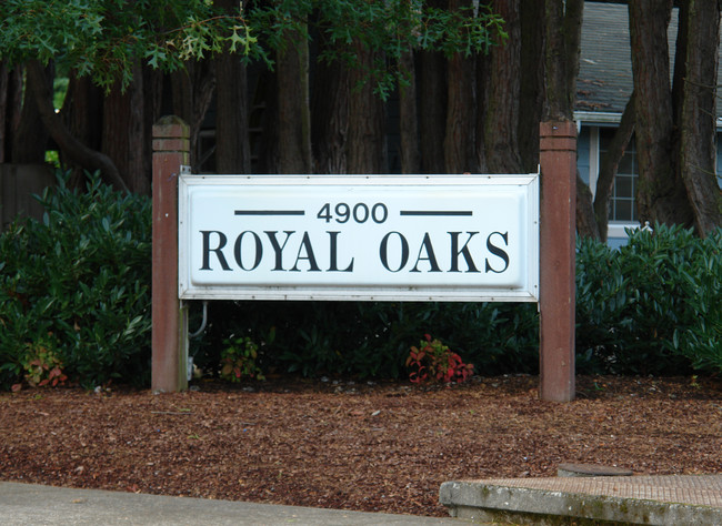 Royal Oaks in Eugene, OR - Building Photo - Building Photo