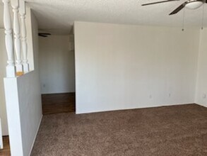 6012 Stockdale Hwy in Bakersfield, CA - Building Photo - Building Photo