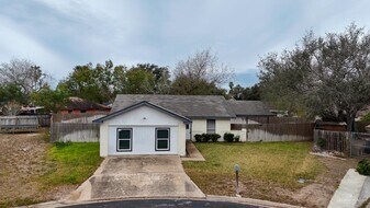19 Falcon Ave in McAllen, TX - Building Photo
