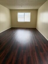 14025 Chadron Ave in Hawthorne, CA - Foto de edificio - Building Photo