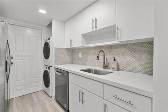 8305 Crespi Blvd in Miami Beach, FL - Building Photo - Building Photo