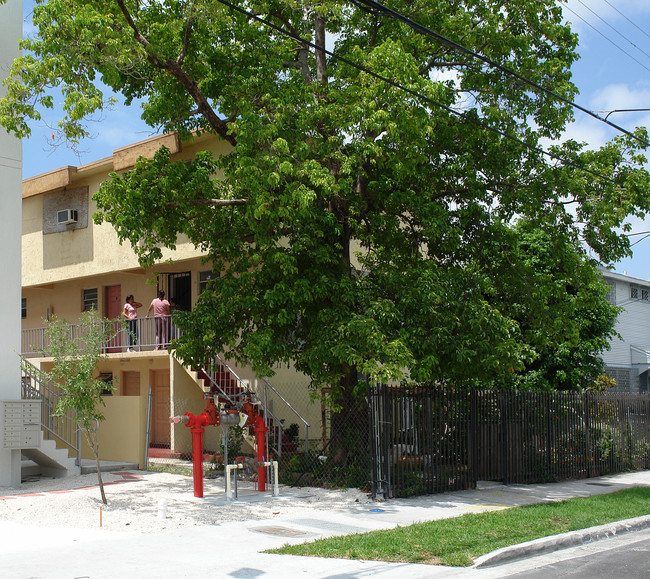 1144 NW 5th St in Miami, FL - Building Photo - Building Photo