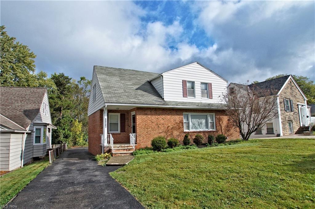 21015 Halworth Rd in Shaker Heights, OH - Building Photo
