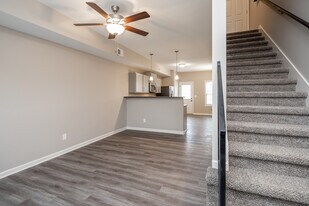 Airport Place Apartments in Clarksville, TN - Building Photo