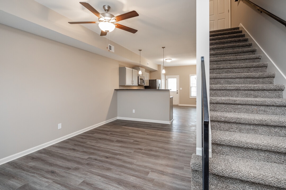 Airport Place Apartments in Clarksville, TN - Foto de edificio