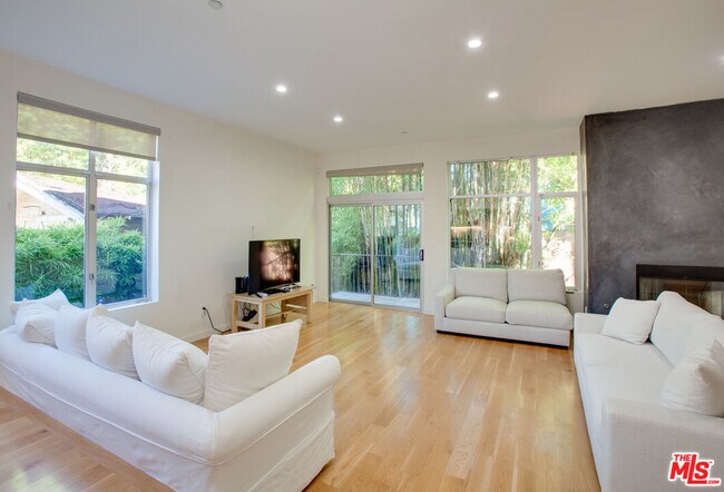 property at 900 N W Knoll Dr