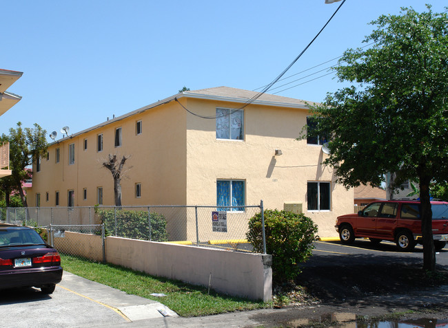 1801 NW 18th Ter in Miami, FL - Building Photo - Building Photo