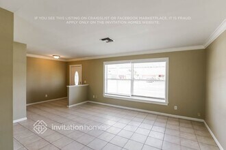 1382 Woodcrest Rd E in West Palm Beach, FL - Foto de edificio - Building Photo