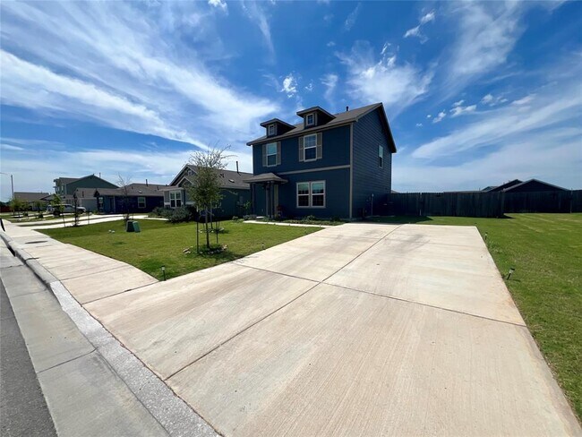 519 Thunderstorm Ave in Lockhart, TX - Building Photo - Building Photo