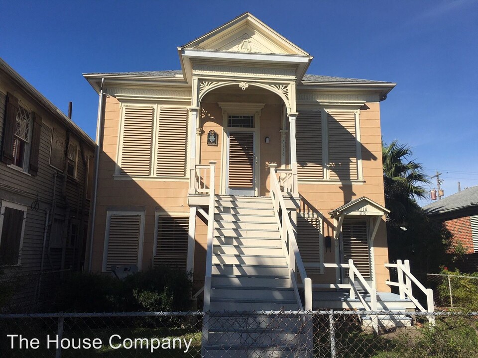 2112 Avenue K in Galveston, TX - Building Photo