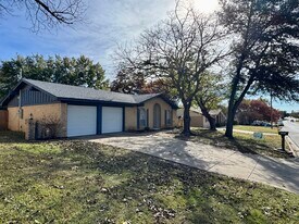 2012 Hurstview Dr in Hurst, TX - Building Photo