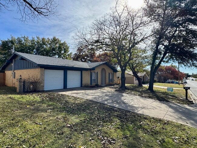 property at 2012 Hurstview Dr