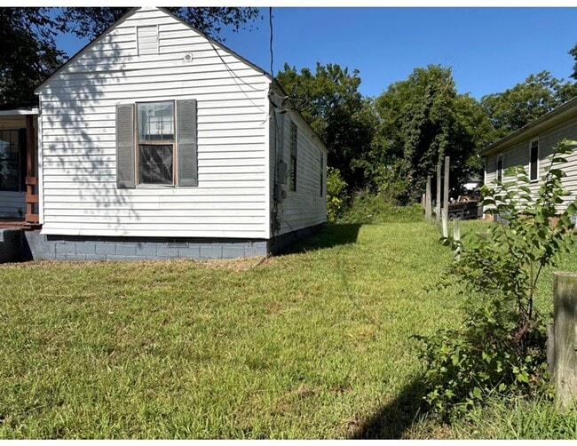 1012 Sharon St in High Point, NC - Building Photo - Building Photo