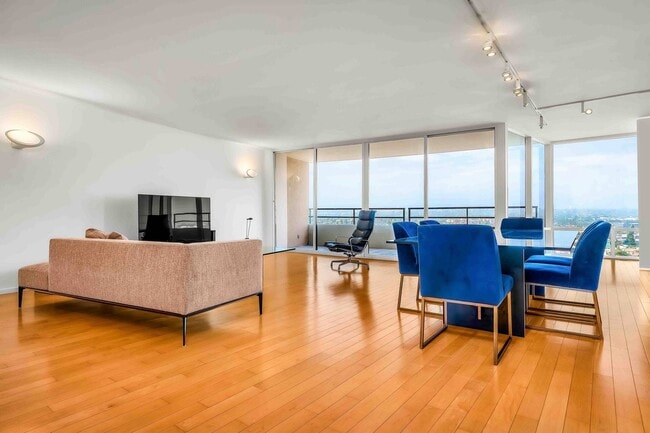 4316 Marina City Dr, Unit 1033 in Marina Del Rey, CA - Building Photo - Building Photo