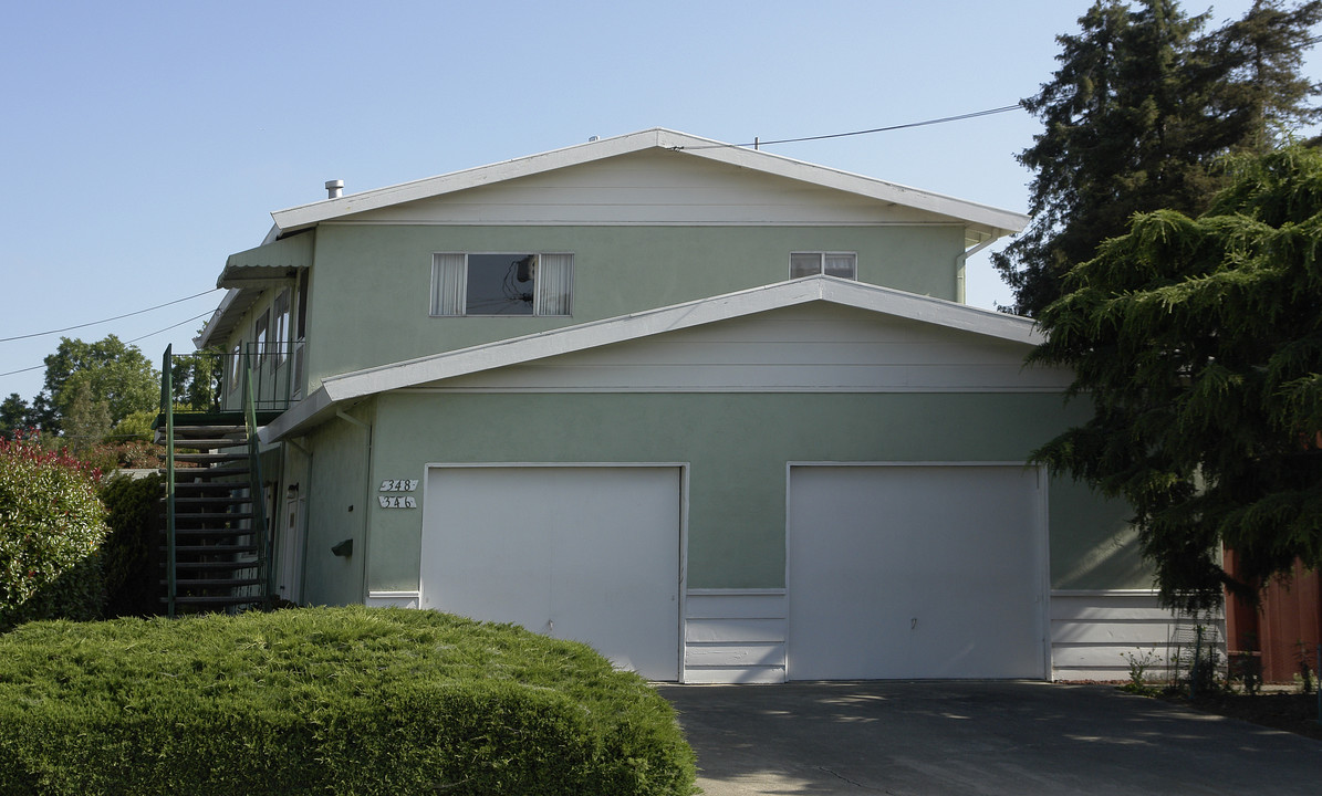 346-348 Hampton Rd in Hayward, CA - Building Photo