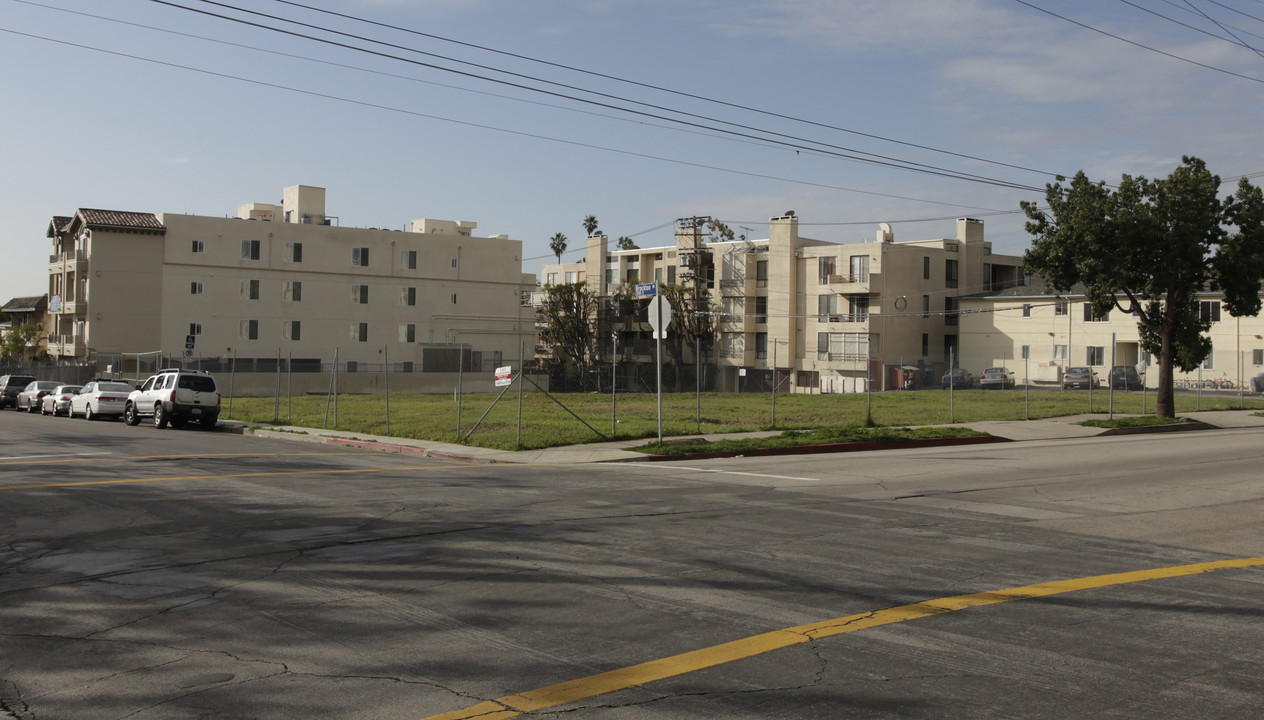 1301 Brockton Ave in Los Angeles, CA - Building Photo