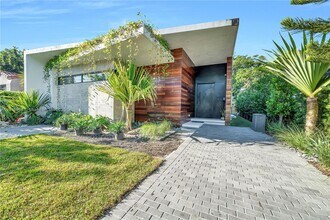 34 SW 26th Rd in Miami, FL - Building Photo - Building Photo