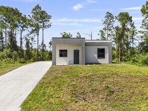 1113 Augusta St E in Lehigh Acres, FL - Building Photo - Building Photo