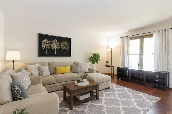 514 Powers Ct in Yorkville, IL - Building Photo - Building Photo