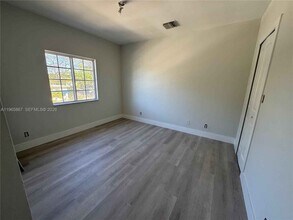 5736 Tyler St in Hollywood, FL - Foto de edificio - Building Photo