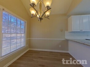 5119 Shelley Ln in Sugar Hill, GA - Foto de edificio - Building Photo