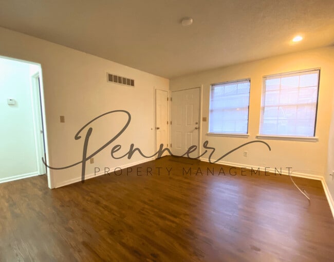 811 NE Barnes Dr in Lee's Summit, MO - Building Photo - Building Photo