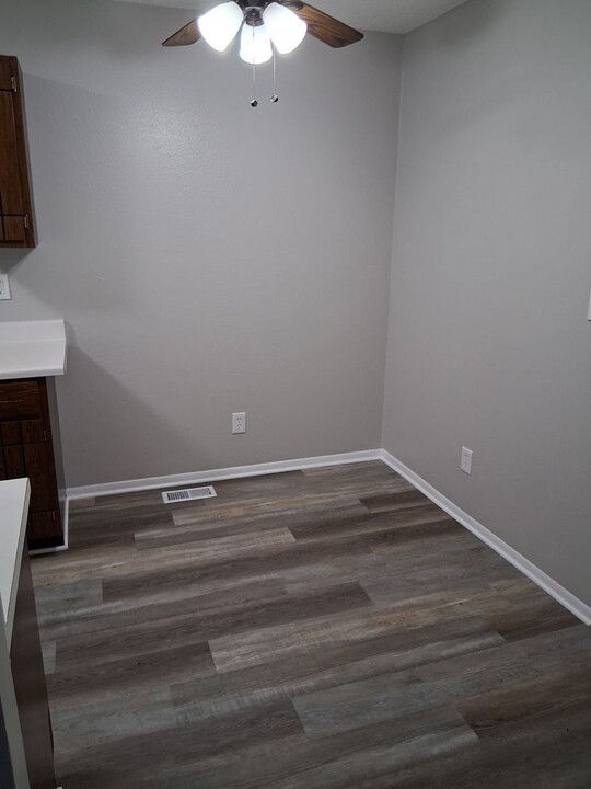 34XX SW Burnett Rd in Topeka, KS - Building Photo