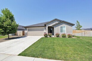 16901 Carmichael Ave in Caldwell, ID - Building Photo