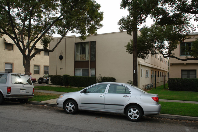 204 E Lomita Ave in Glendale, CA - Building Photo - Building Photo