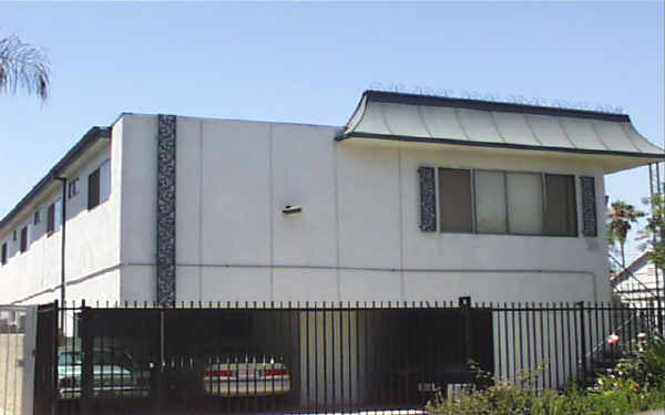 2319 Chariton St in Los Angeles, CA - Building Photo