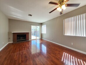 7614 Isley Ave in Las Vegas, NV - Building Photo - Building Photo