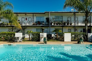 Inverness Baytown in Baytown, TX - Building Photo