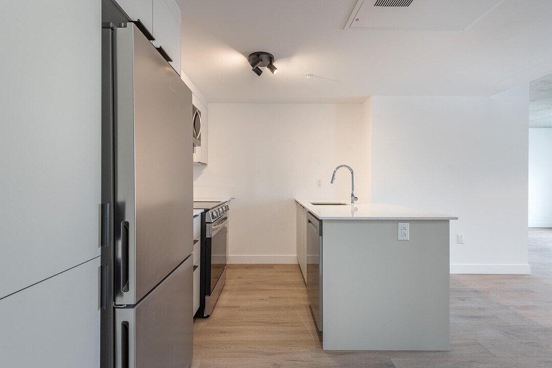 2198 Boul. de Maisonneuve E in Montréal, QC - Building Photo