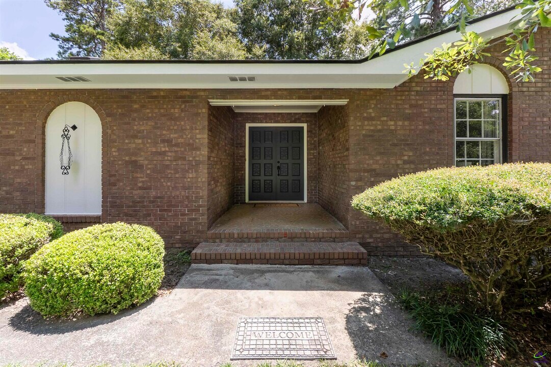 1726 Greenwood Cir in Perry, GA - Building Photo