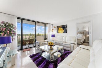 5600 N Flagler Dr in West Palm Beach, FL - Building Photo - Building Photo