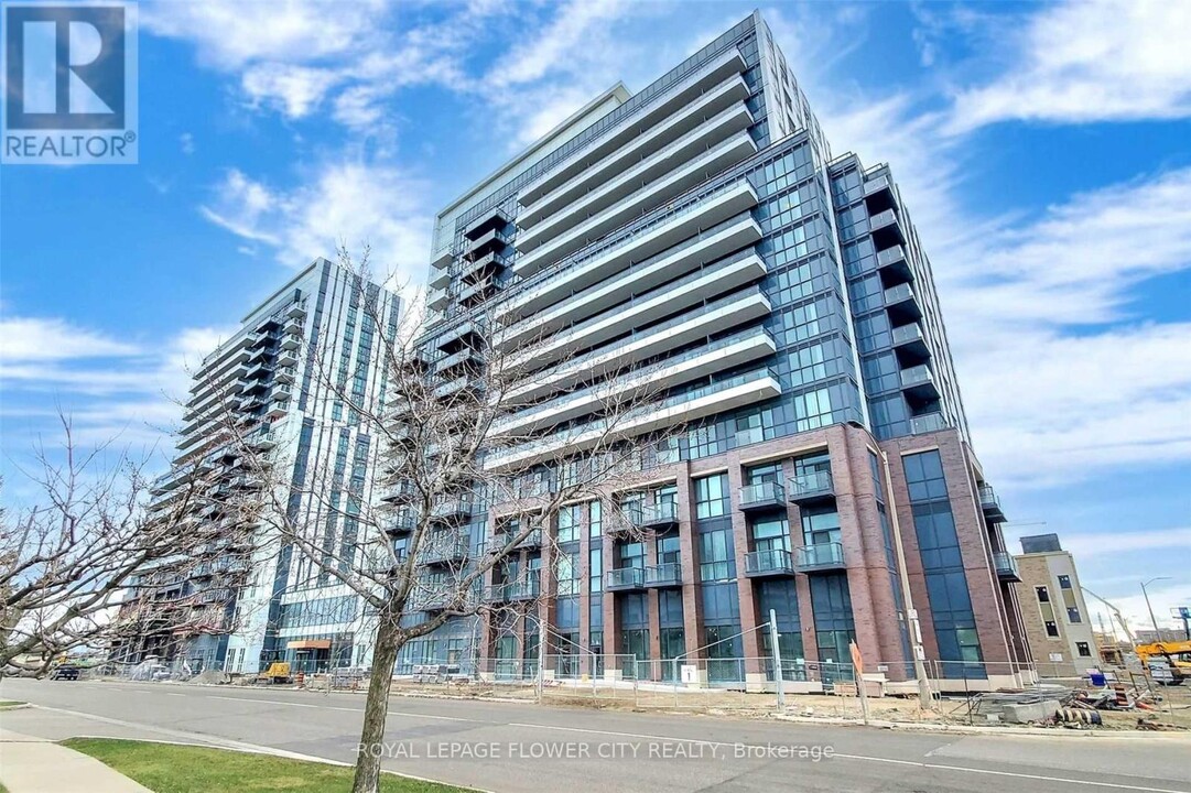 10-810 Honeycrisp Cres in Vaughan, ON - Building Photo