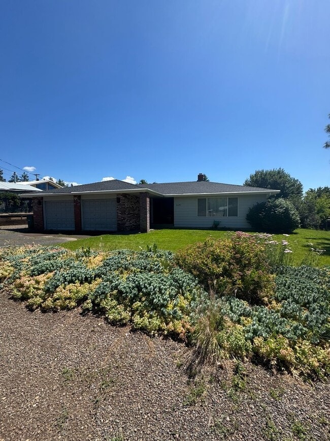 property at 1115 Maple St