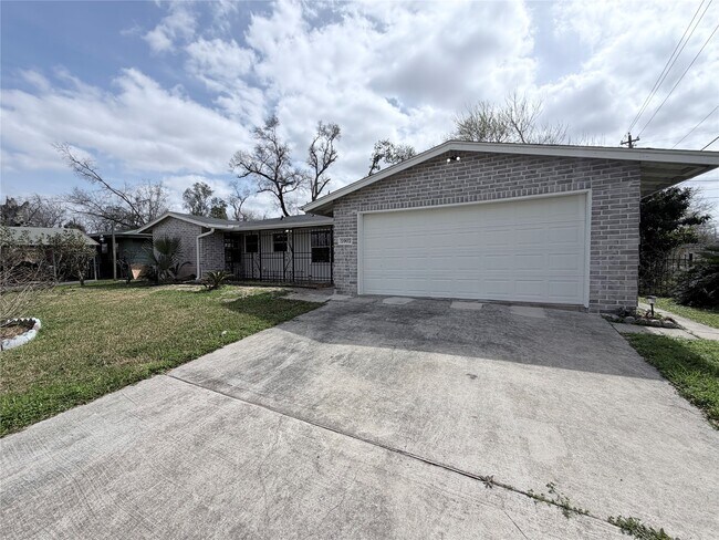 5902 Willow Glen Dr in Houston, TX - Building Photo - Building Photo