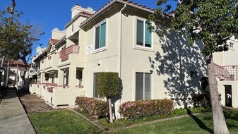 405 Stoney Point Way in Oceanside, CA - Building Photo