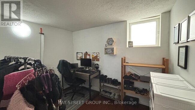 1242 McBride Ave in Mississauga, ON - Building Photo - Building Photo