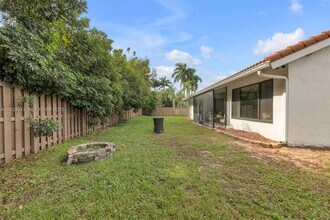 1583 Eastlake Way in Weston, FL - Building Photo - Building Photo
