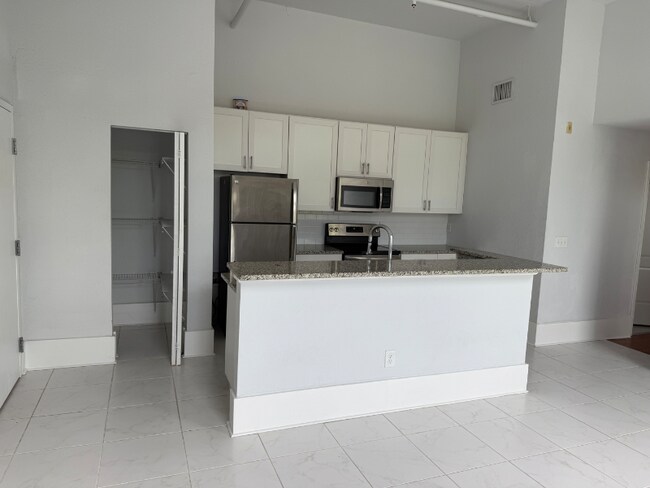 1090 10th St N in St. Petersburg, FL - Building Photo - Building Photo
