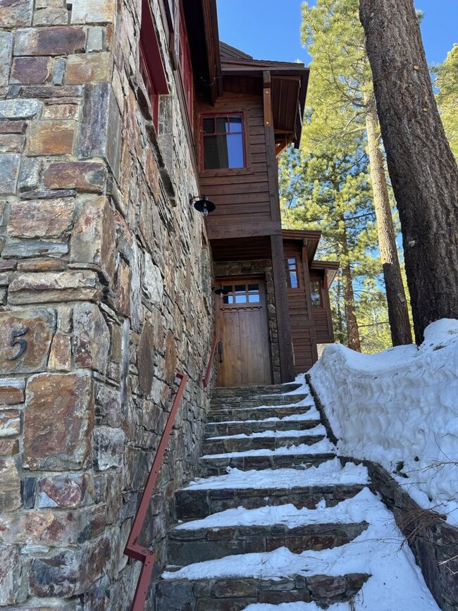 645 Monterey Pine Rd in Mammoth Lakes, CA - Building Photo - Building Photo