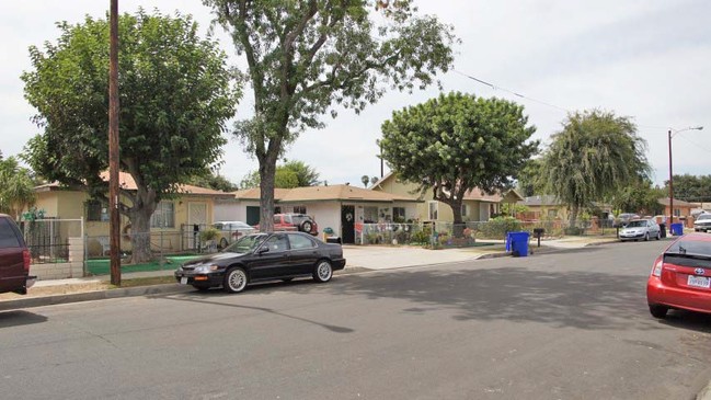 11505 Laurel Ave in Whittier, CA - Foto de edificio - Building Photo